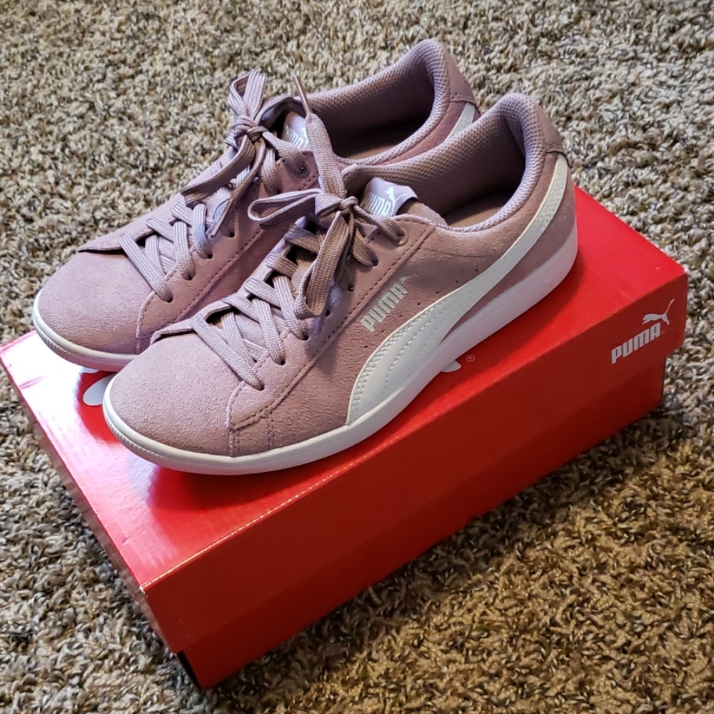 Puma blush suede sneakers, size 6